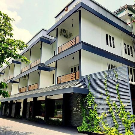 Emperor-Hotel Rachana Continental Pvt Ltd Kizhake Chālakudi Exterior foto