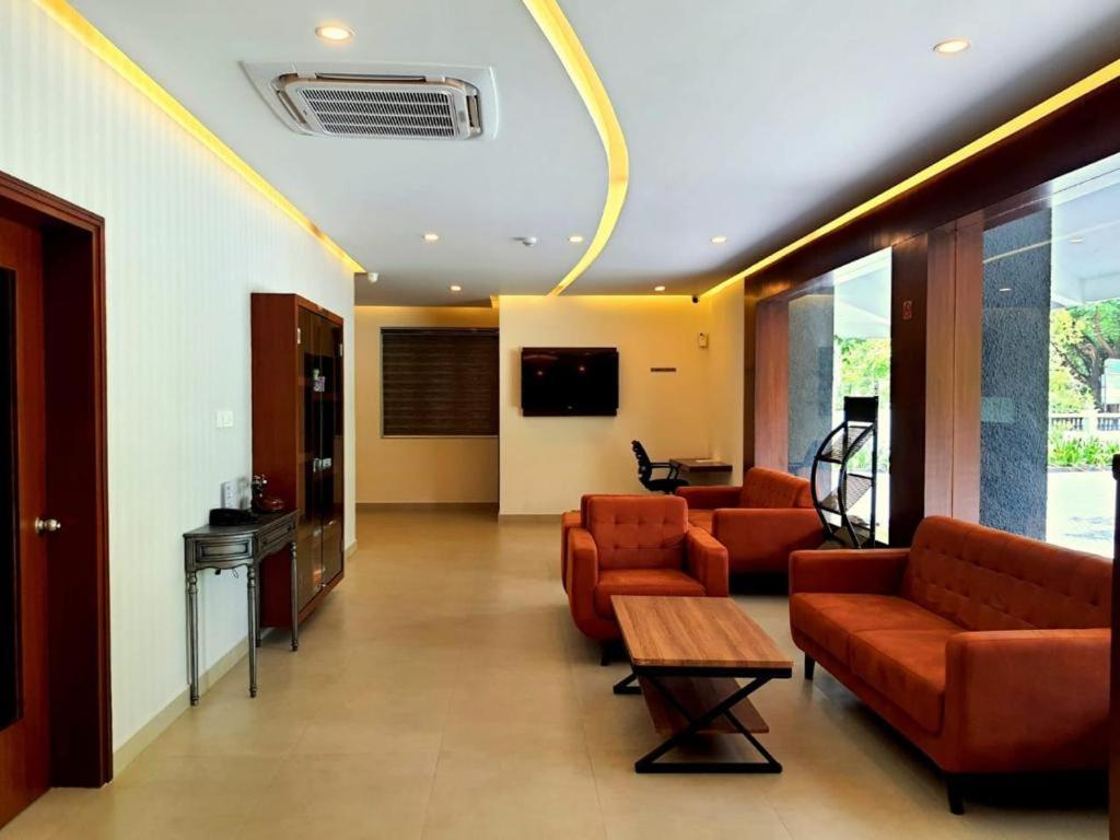 Emperor-Hotel Rachana Continental Pvt Ltd Kizhake Chālakudi Exterior foto