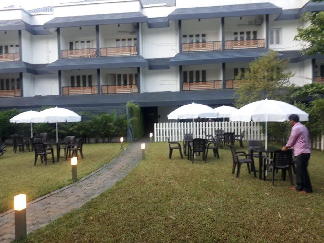 Emperor-Hotel Rachana Continental Pvt Ltd Kizhake Chālakudi Exterior foto