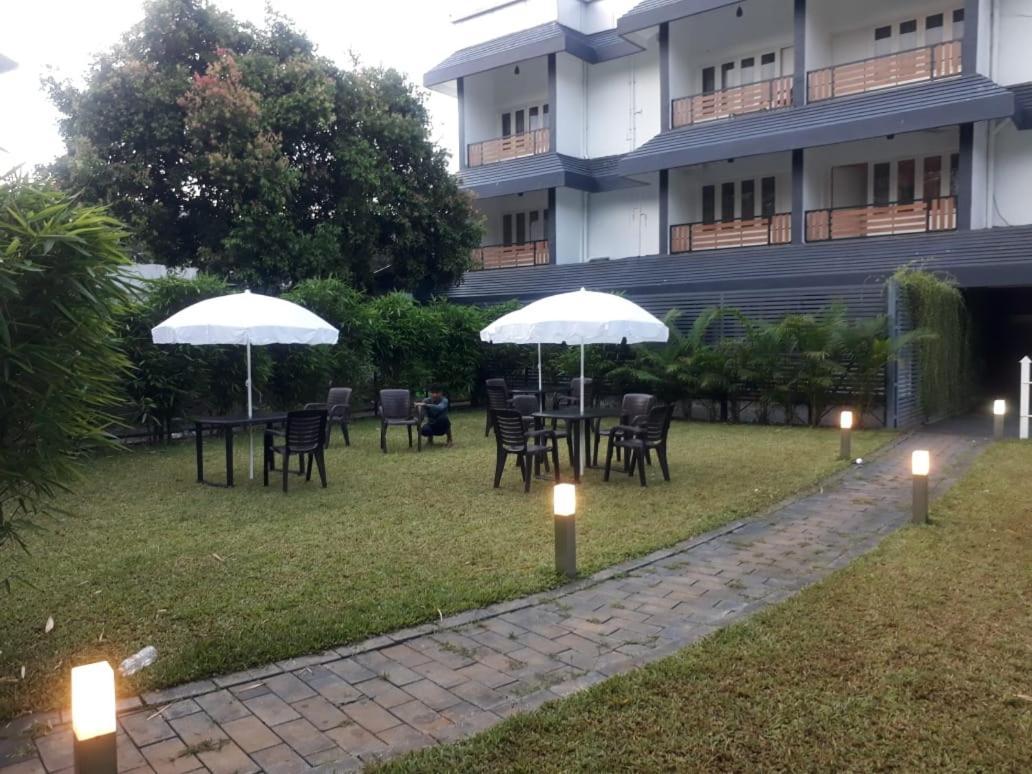 Emperor-Hotel Rachana Continental Pvt Ltd Kizhake Chālakudi Exterior foto